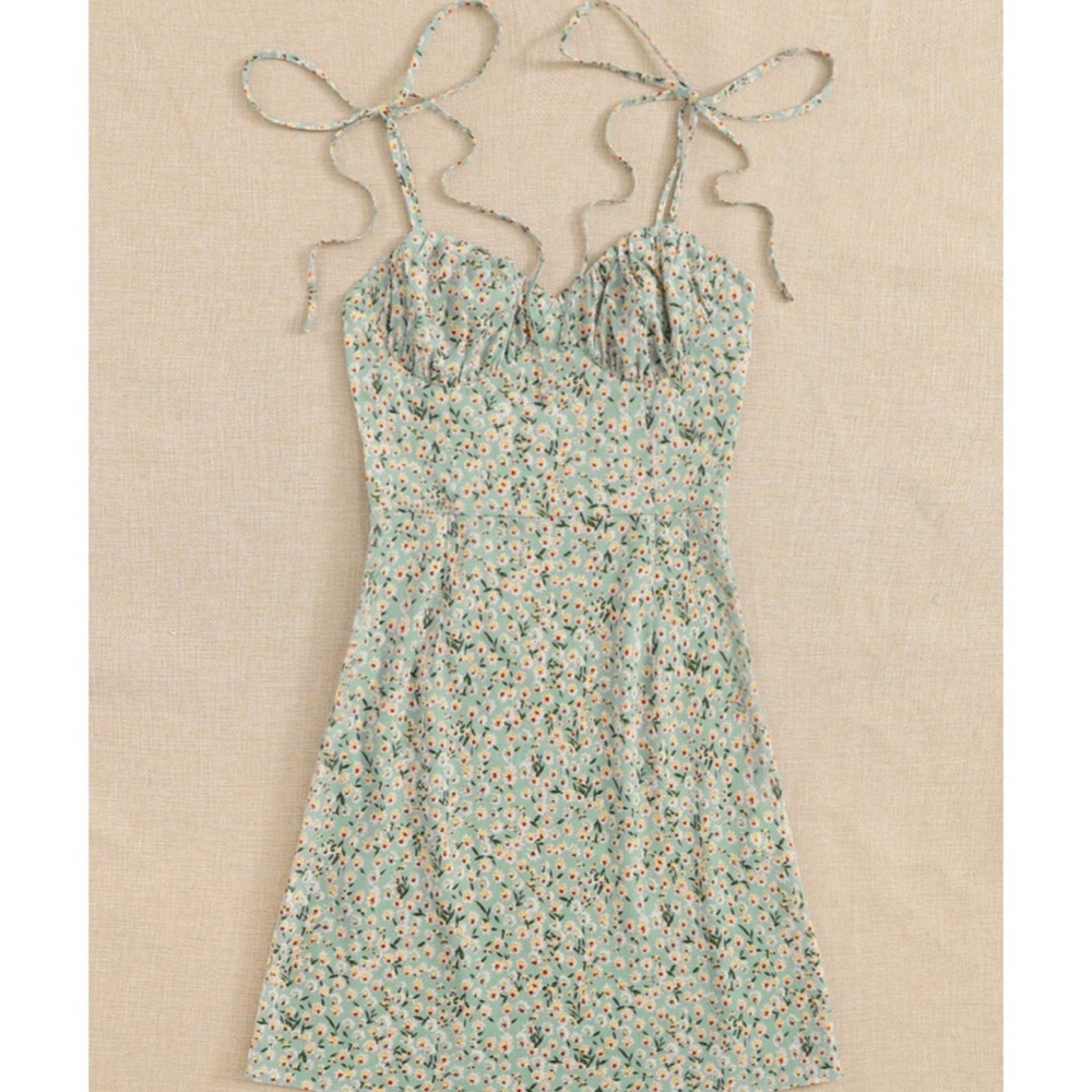 NWOT✨Mint Green ✨Ditsy Floral Dress